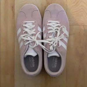 Women’s pink adidas (like new)